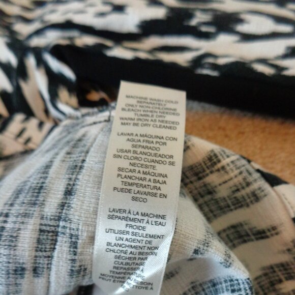 Chicos Womens Ikat Moto Jacket Zip Up Long Sleeve Pockets Black White Size 1 EUC - Picture 10 of 10